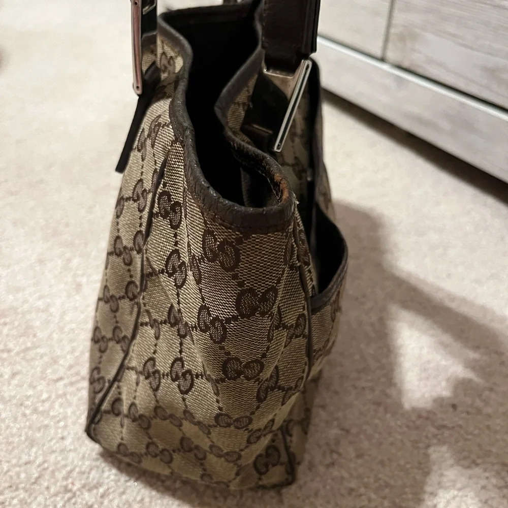 Gucci Brown Monogram Canvas Shoulder Bag with Stripe Handle - Picture 4 of 8
